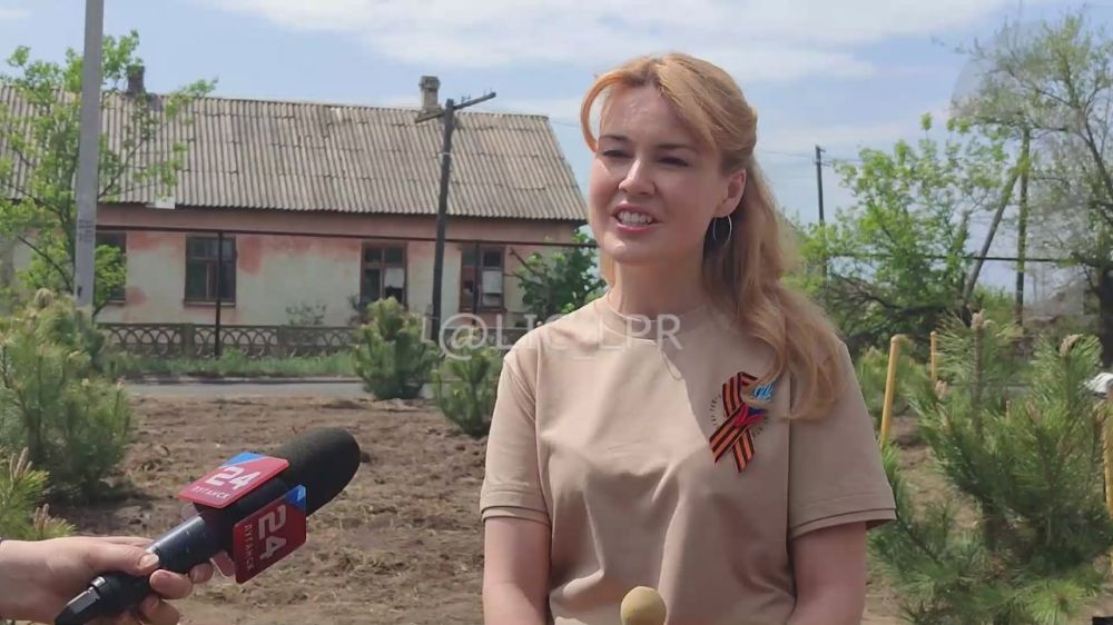 Глава ЛНР Леонид Пасечник вместе с представителями власти, молодежью и лесниками в рамках международной акции «Сад памяти» высадил 80 саженцев крымской сосны в Станице Луганской в честь 80-летия Победы в Великой...