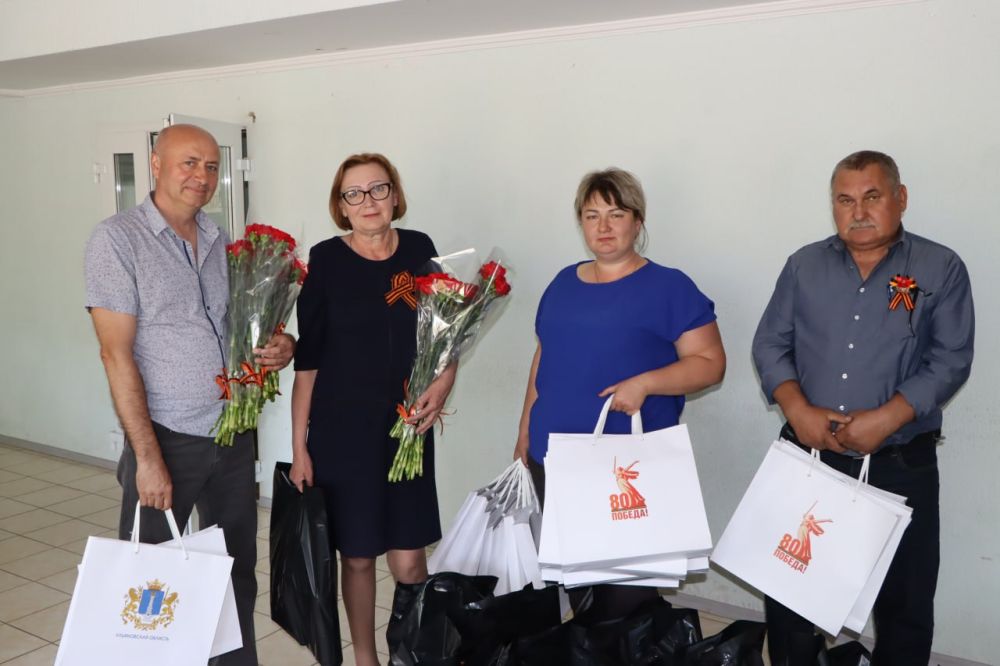 Евгений Бондарь: Накануне Дня Победы в наш муниципалитет доставили подарочные наборы от региона-шефа Ульяновской области, которые будут переданы ветеранам, труженикам тыла и всем, кто приближал долгожданную Победу