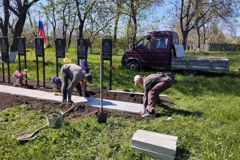 В селе Александровка продолжается подготовка ко Дню Победы