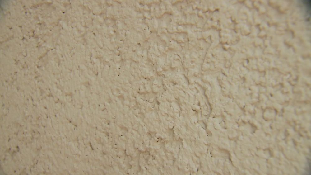 В праздничные дни тюменские специалисты планируют приступить ко второму этапу штукатурных работ фасада здания ДК им. «Молодой Гвардии», а до конца мая планируют завершить