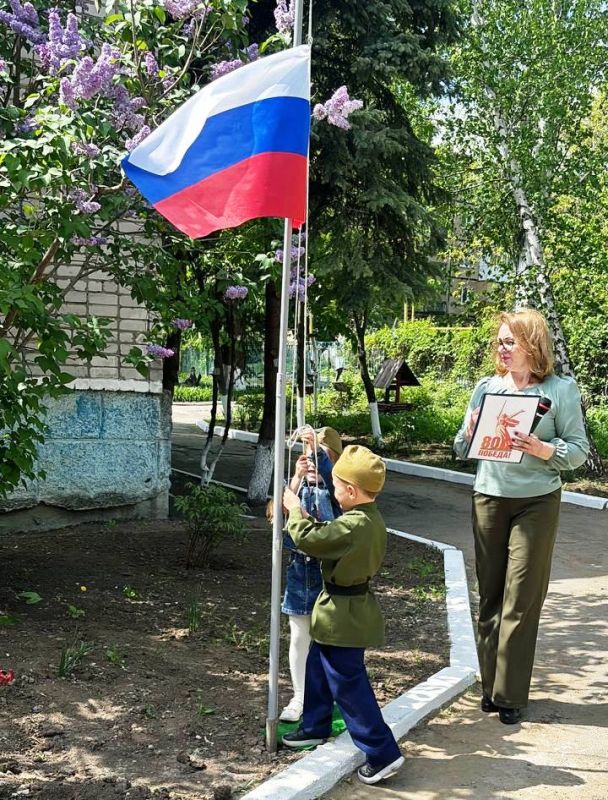 Открытие памятного знака в ГБДОУ ЛНР «АЯСКВ № 10 «Колокольчик»