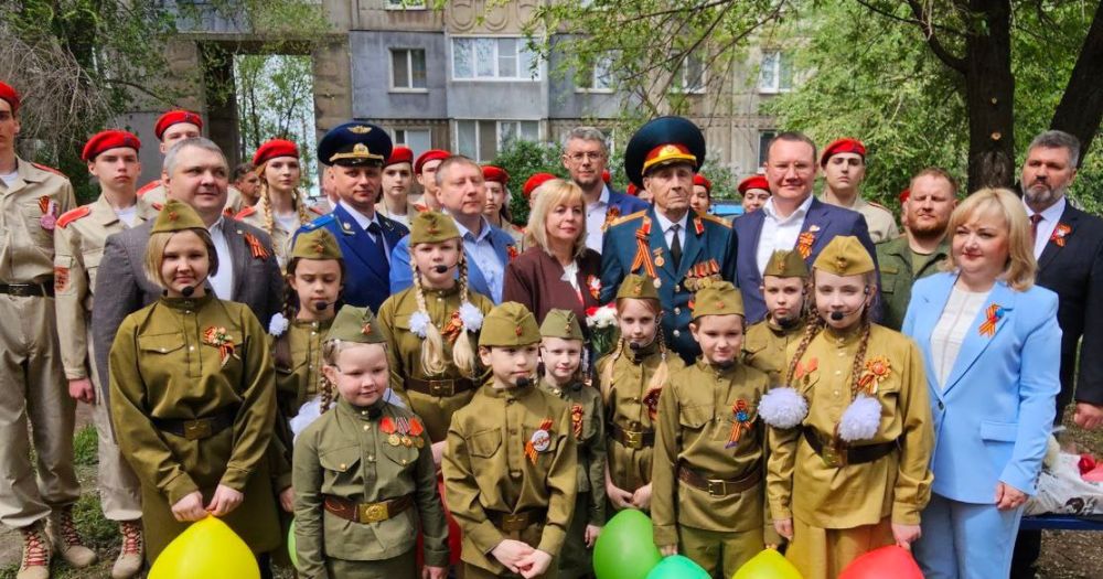 Салют ветеранам!. 7 мая с наступающим Днем Победы поздравили ветеранов Великой Отечественной войны, проживающих в Алчевске