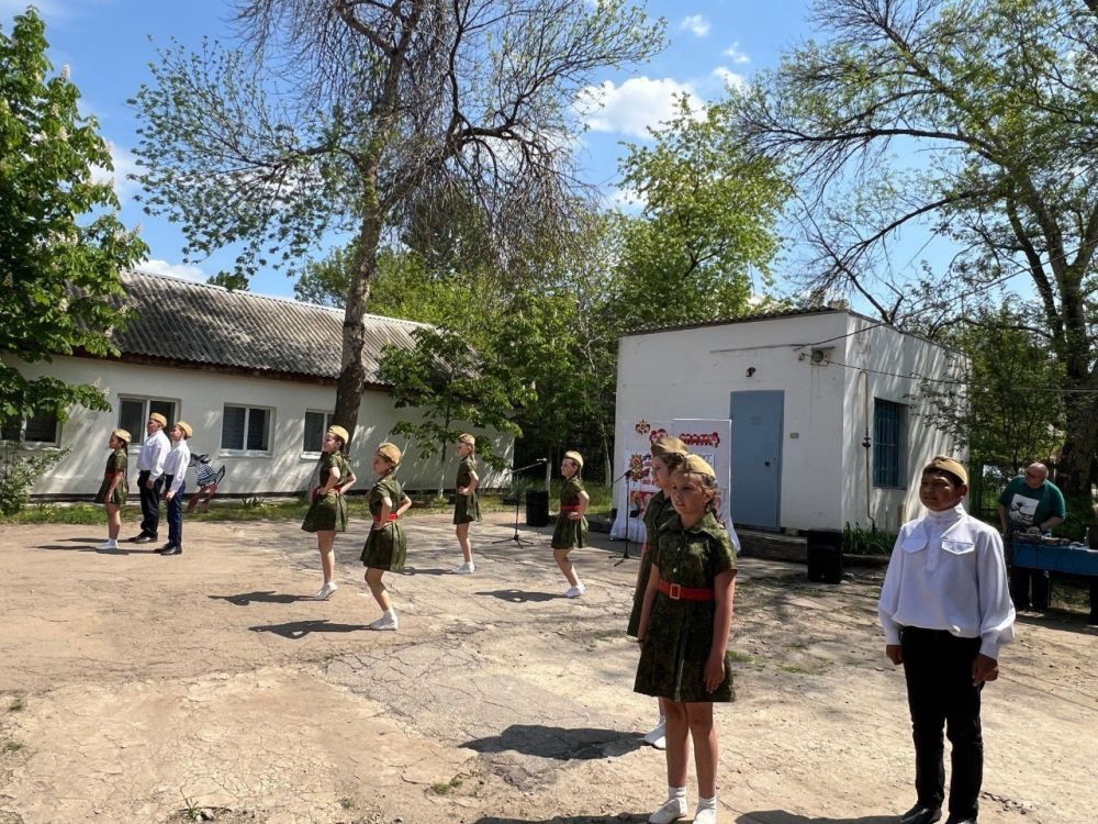 В Лутугинском доме детского и юношеского творчества прошёл районный конкурс инсценированной песни, посвященный 80-летию Великой Победы