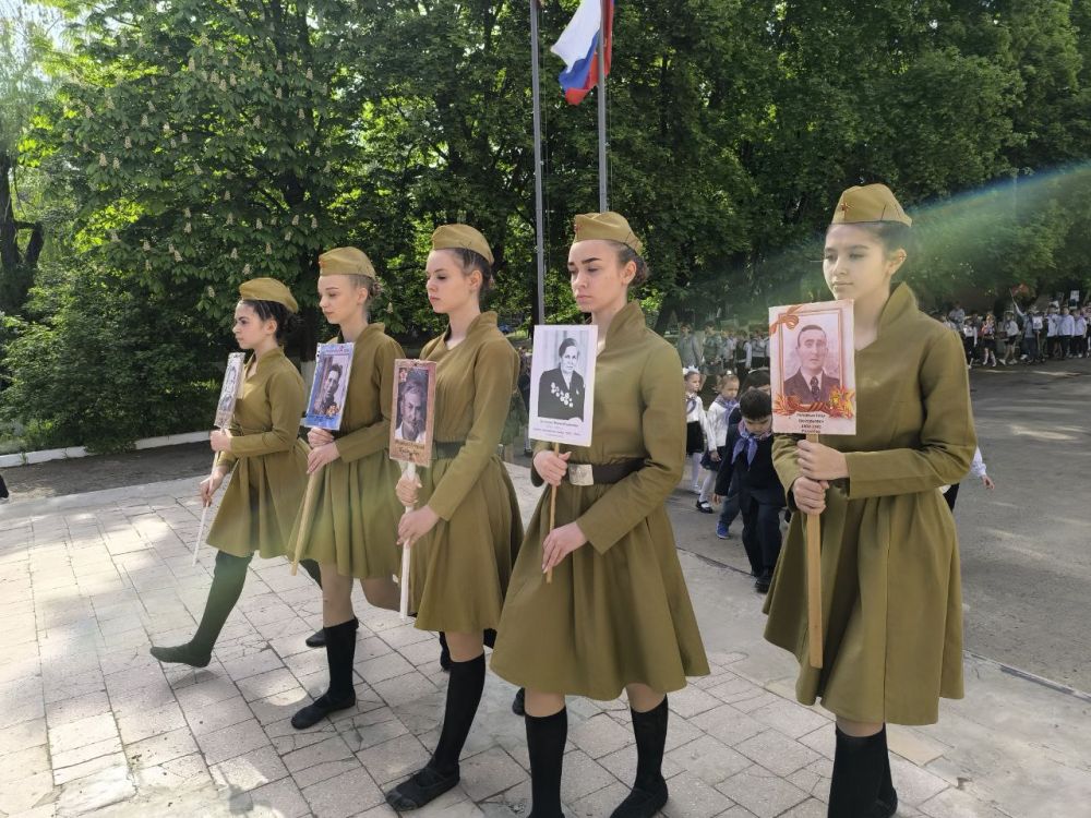 В школе Молодогвардейска провели «Марш Побед»