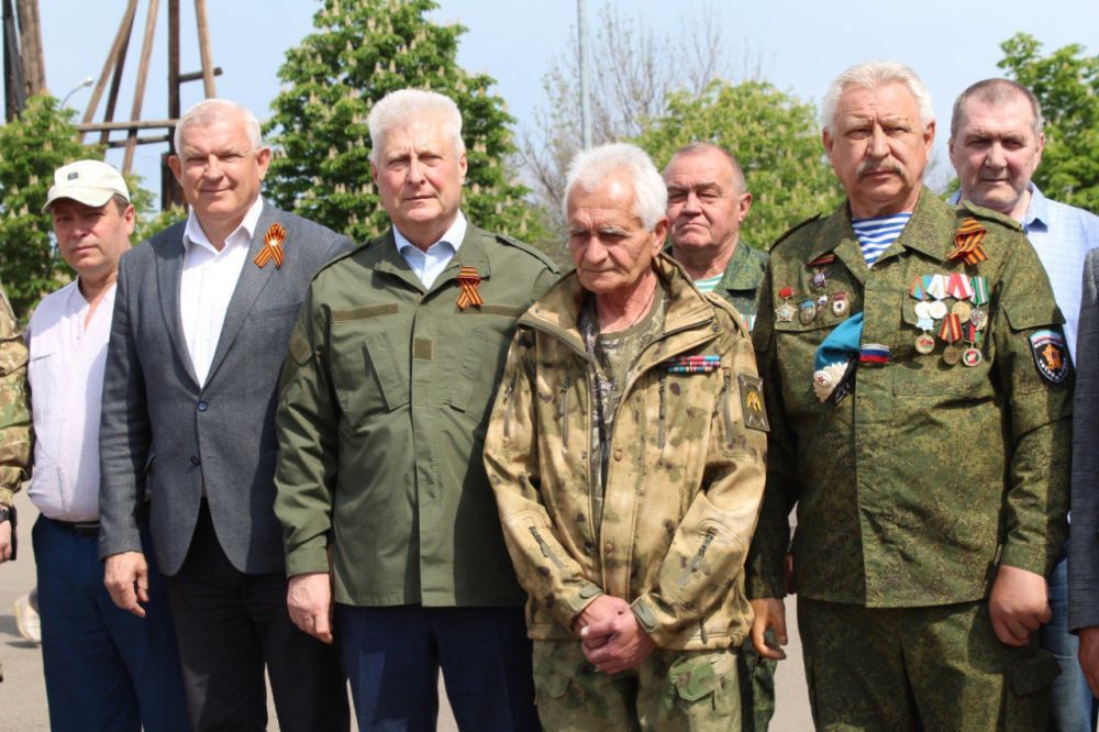 Владимир Шавлай: Сегодня, в рамках акции «Сад памяти» на Мемориальном комплексе «Непокоренные» совместно с Главой Администрации Краснодонского муниципального округа Сергеем Козенко, представителями Министерства природных...