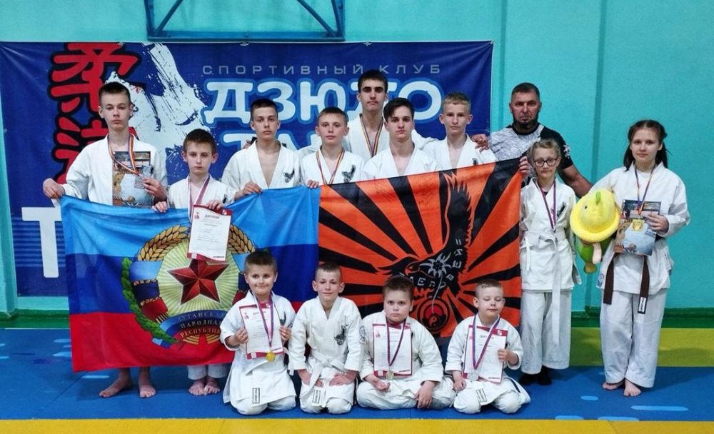 Спортсмены Лутугинского округа приняли участие в Турнире по всестилевому каратэ «Кубок Феникса-2025»