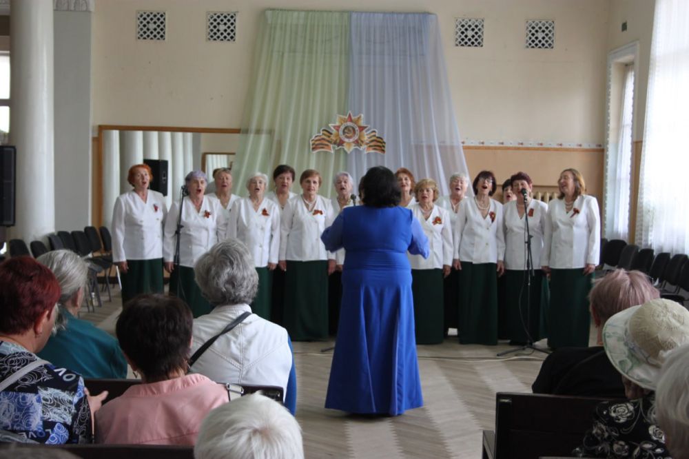 В Лутугинском районном доме культуры состоялся концерт «Когда умолкла музыка войны, и зазвучала музыка Победы»