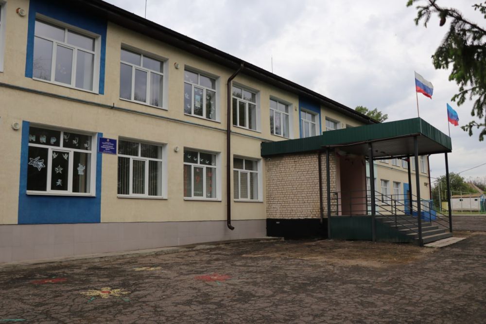 В Краснопольской школе активно идет ремонт спортзала