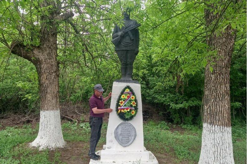 В селе Новоборовицы продолжается подготовка ко Дню Победы