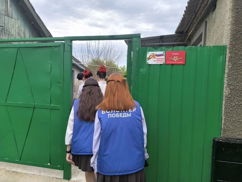 Альберт Зинченко: Сегодня заместитель Главы Администрации Станично-Луганского МО Анна Кулиш совместно с председателем Совета Станично-Луганского МО Татьяной Пономаревой, прокурором Станично-Луганского района Андреем...