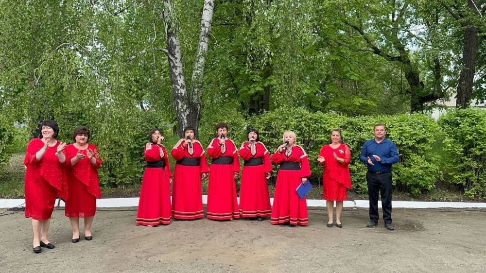 В преддверии празднования 80-летия Великой Победы коллектив художественной самодеятельности Бондаровского сельского клуба, а также ансамбли «Берегиня» и «Рябинушка», инициировали серию культурно-патриотических мероприятий...