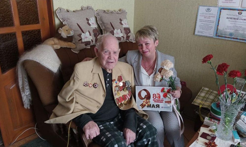 Социальный фонд России по ЛНР поздравляет ветеранов с 80-летним юбилеем Победы в Великой Отечественной войне