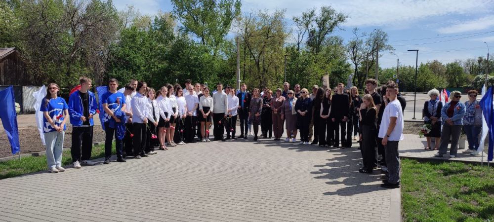 В Перевальске прошел час памяти, посвященный 80-летию Победы в Великой Отечественной войне у памятного знака