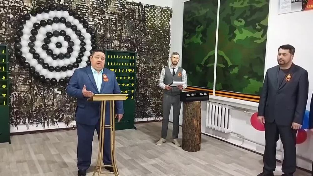 В Ровеньковском технико-экономическом колледже состоялось торжественное открытие тира, в рамках проекта «Студенческий тир СтрелОК», который стал победителем конкурса «Новая республика руками молодежи»