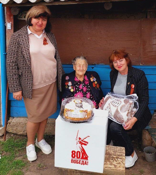 В преддверии Дня Победы начальник отдела по жизнеобеспечению пгт Северный, с. Давыдо-Никольское, с. Великий Суходол Ирина Тарарина проявила внимание к ветеранам Великой Отечественной войны, проживающим в поселках Северный...