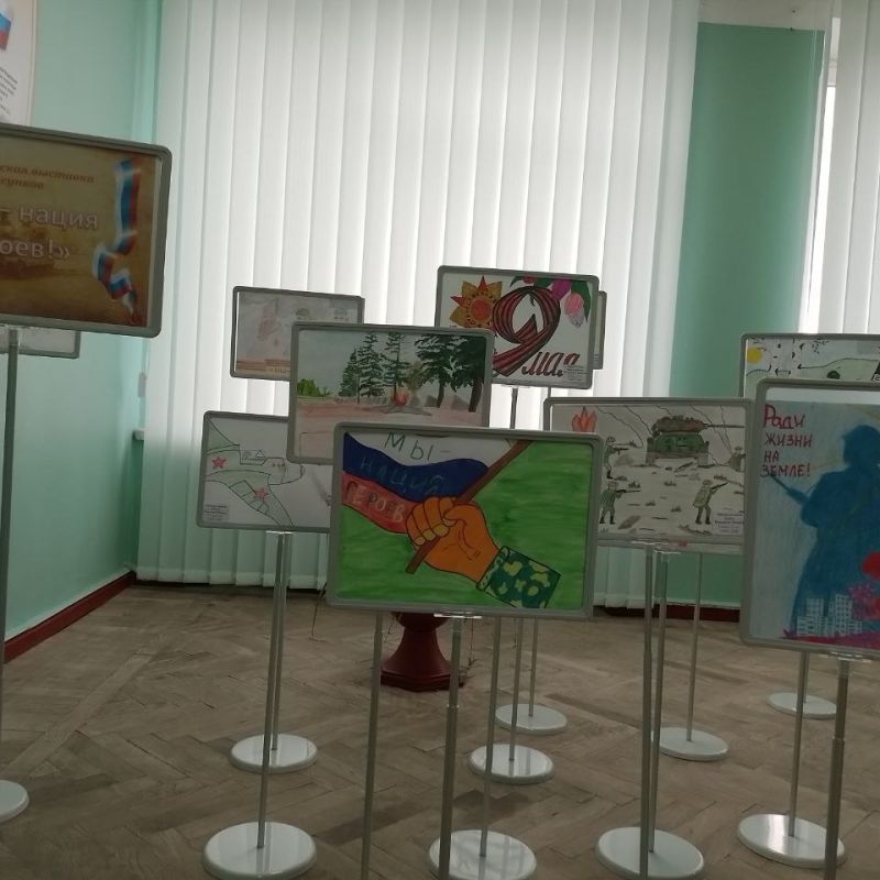 "Мы - народ Героев": выставка детских рисунков ко Дню Победы