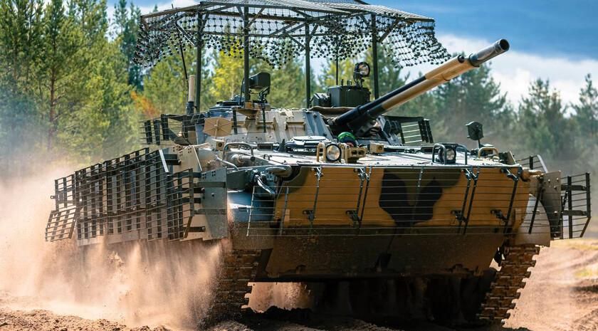 Холдинг «Высокоточные комплексы» в преддверии 80-летия Победы передал Минобороны РФ новую партию боевых машин пехоты БМП-3, сообщили в пресс-службе Ростеха