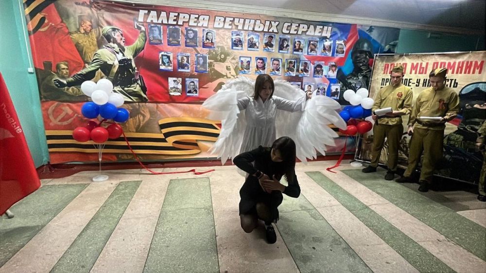 Андрей Рубанцов: В преддверии Дня Победы и Дня Республики в стенах Ровеньковского строительного колледжа состоялось торжественное открытие Стены Памяти «ГАЛЕРЕЯ ВЕЧНЫХ СЕРДЕЦ», в рамках масштабного проекта «Без срока...