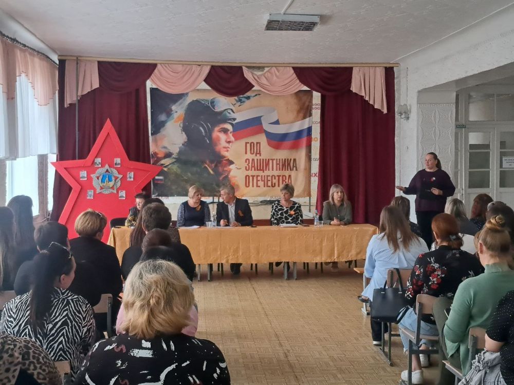 В Ровеньковской гимназии имени писателя Н. Трублаини" состоялось общешкольное родительское собрание