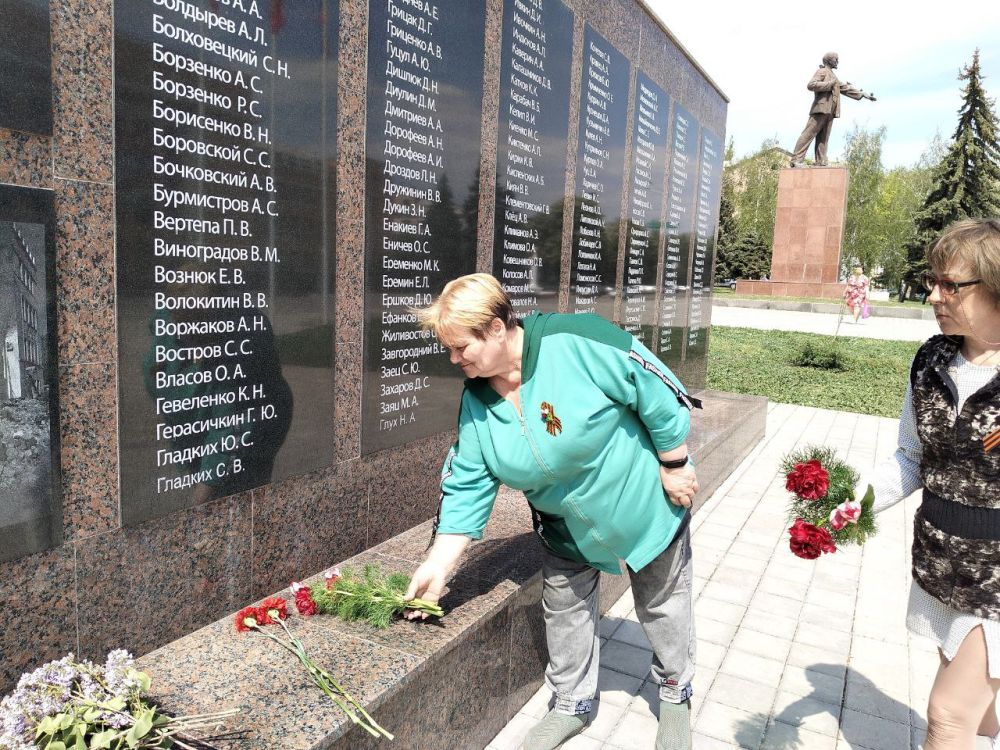 СОТРУДНИКИ ЦЕНТРА ПОЧТОВОЙ СВЯЗИ №1 ЧТЯТ ПАМЯТЬ ГЕРОЕВ