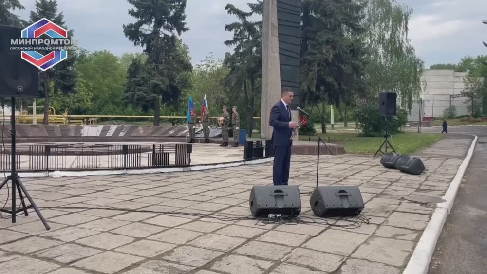 В преддверии празднования 80-летия Победы в Великой Отечественной войне Министр промышленности и торговли ЛНР Владислав Варшавский вместе с сенатором РФ Дарьей Лантратовой, координатором проекта «Выбирай свое» Константином...