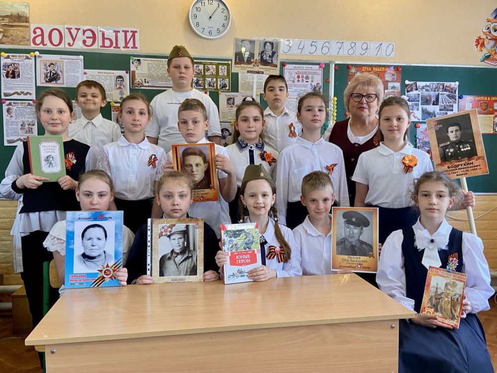 Сегодня в 3-Б классе ГБОУ ЛНР «Гимназия № 36 имени Г. К. Жукова» прошёл урок памяти «Пионеры-герои в годы Великой Отечественной войны»