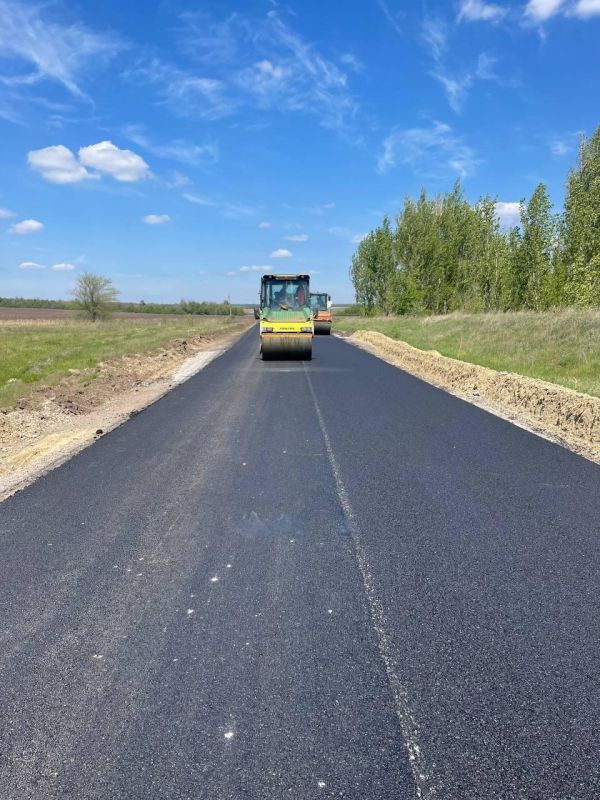 В ЛНР продолжается ремонт автодороги в направлении Белокуракино-Павловка