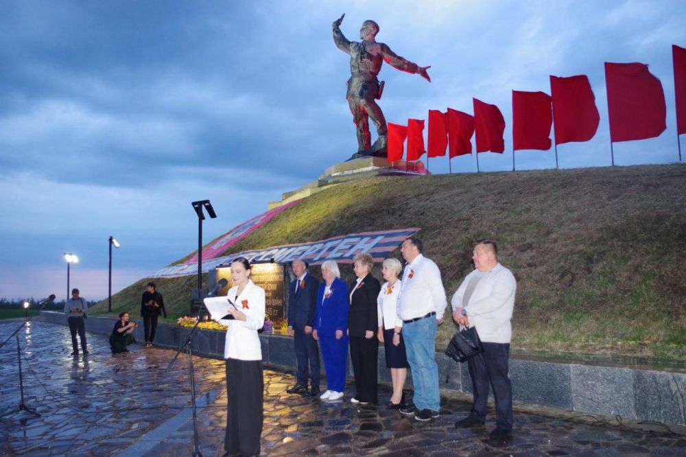 Алтайский край установил систему освещения памятника политработникам «Комбат» в подшефном Славяносербском округе