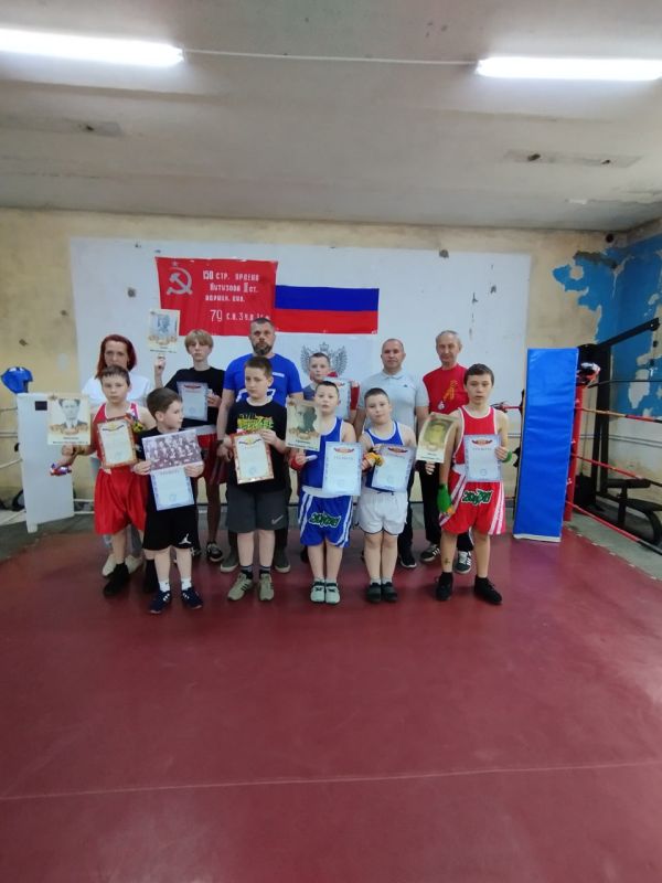 В рамках спортивного марафона «Сила России» Рубежанские единороссы организовали тренировочные спарринги по боксу в преддверии 80-тилетия Великой Победы