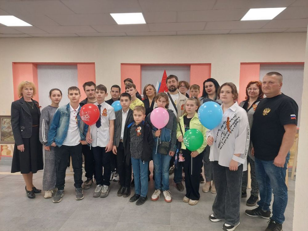 При содействии Общественной палаты ЛНР 6 мая в Лисичанске на базе МБУДО «ЛГДШИ №1» состоялось торжественное открытие выставки картин художников Творческого союза Московской области, художников Твери и Луганска