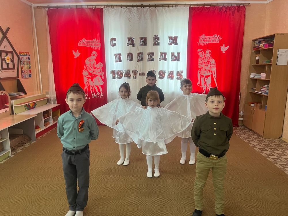 Сегодня в детском саду «Огонёк» прошло важное и трогательное мероприятие, посвященное 80-й годовщине Дня Победы в Великой Отечественной войне