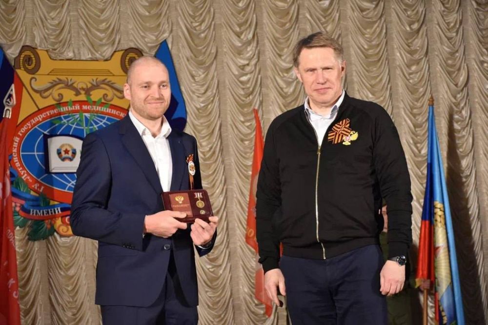 Министр здравоохранения РФ вручил награды лучшим медикам ЛНР