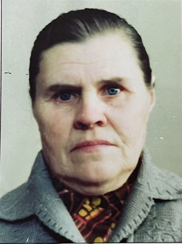 ЖИРКО НИНА ГРИГОРЬЕВНА. Родилась в 1930 году в с. Литвиновка Беловодского района Ворошиловградской области, в семье служащих