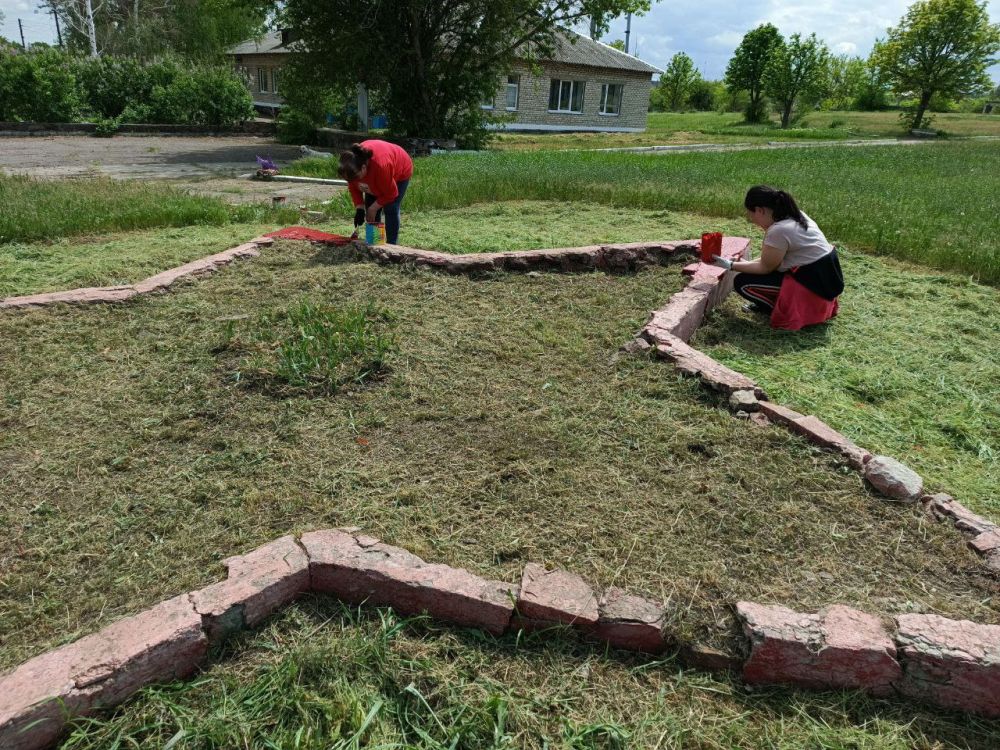 В селе Власовка провели субботник в парке Победы