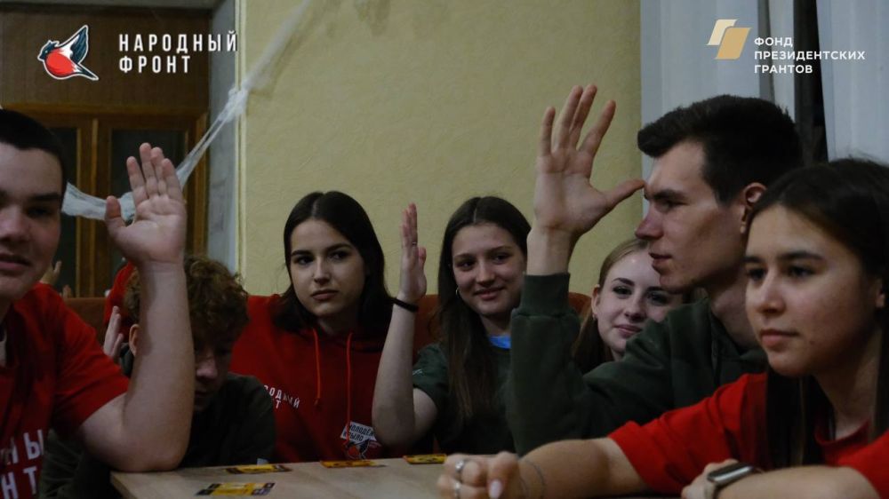 Молодёжка Народного фронта переживает апокалипсис в игре "Бункер"!