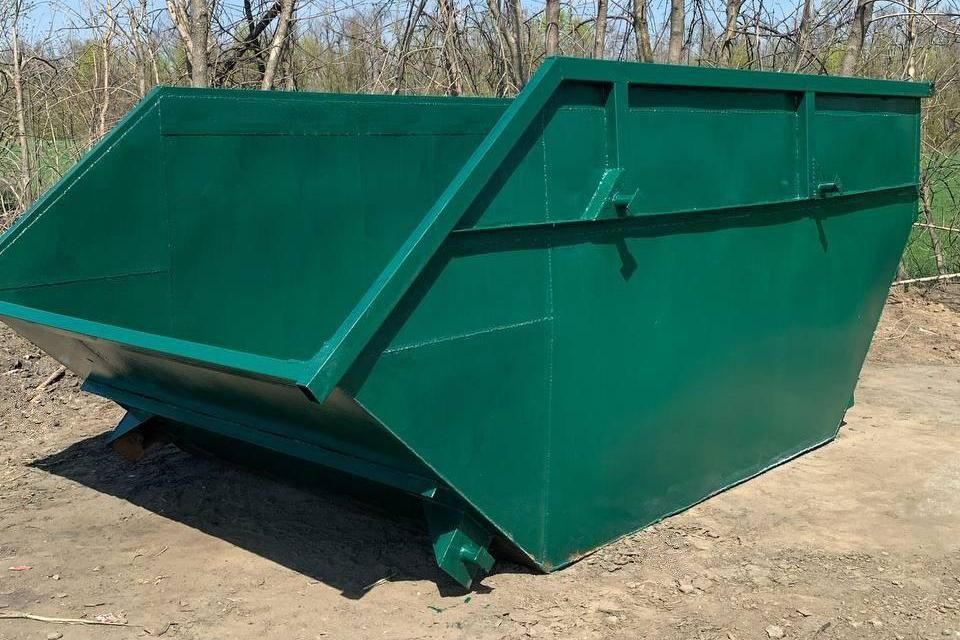 На автодороге «Антрацит – Должанский» проведена уборка обочин от скопившегося мусора