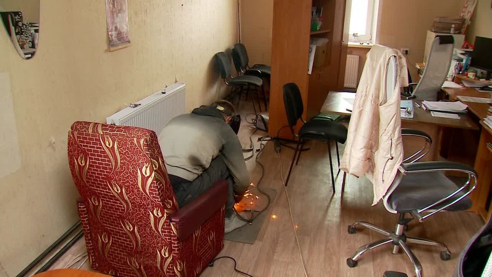 В два этапа тюменские специалисты проводят капитальный ремонт системы теплоснабжения Краснодонской городской библиотеки