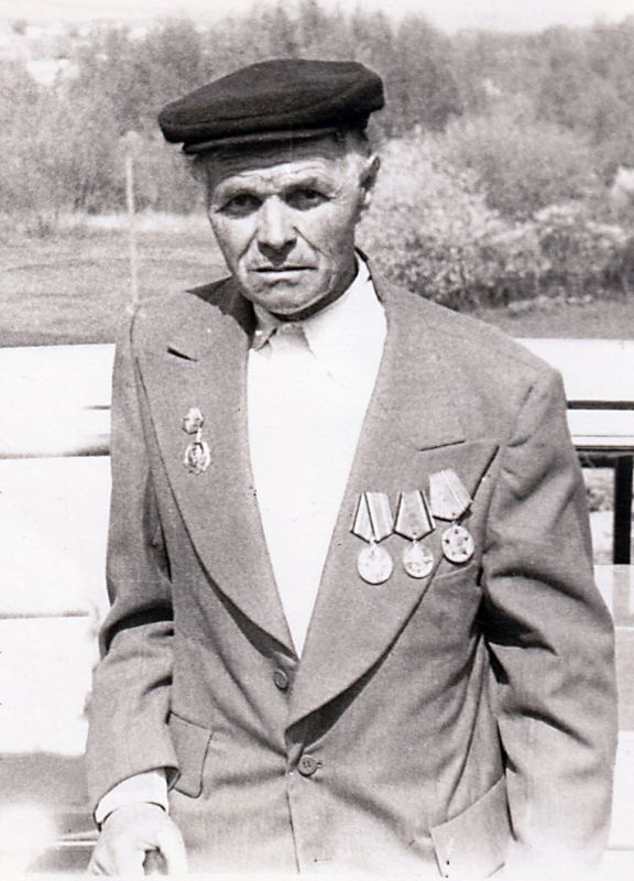 В 2007 году, за год до моего рождения, жителю Тюмени журналисту Геннадию Иванову, накануне празднования Дня Победы, приснился сон, в котором земляки шли по улицам города с портретами ветеранов войны