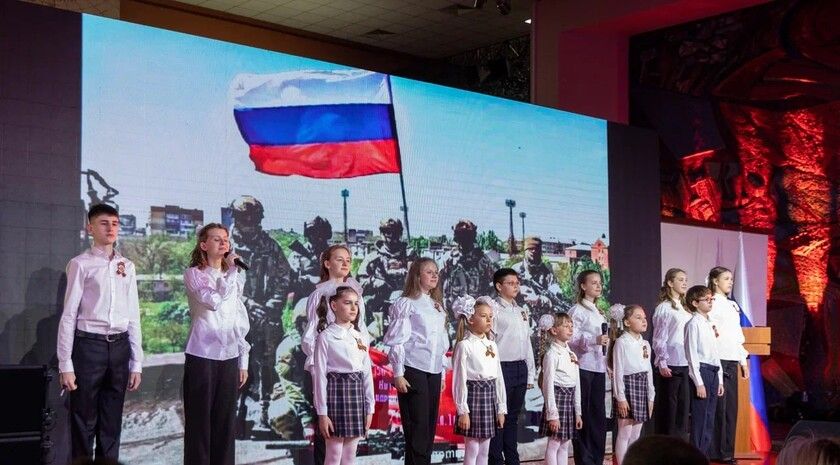 Форум «Луганский характер — характер победителей» объединил 2 тыс. участников в преддверии 80-летнего юбилея Победы