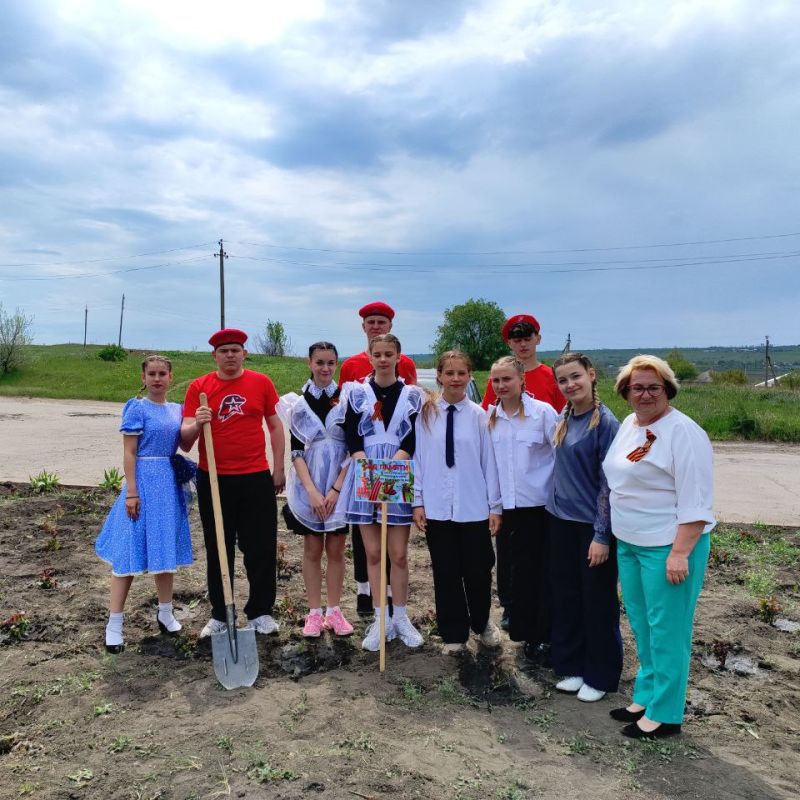 "Сад памяти": 100 роз в честь героев