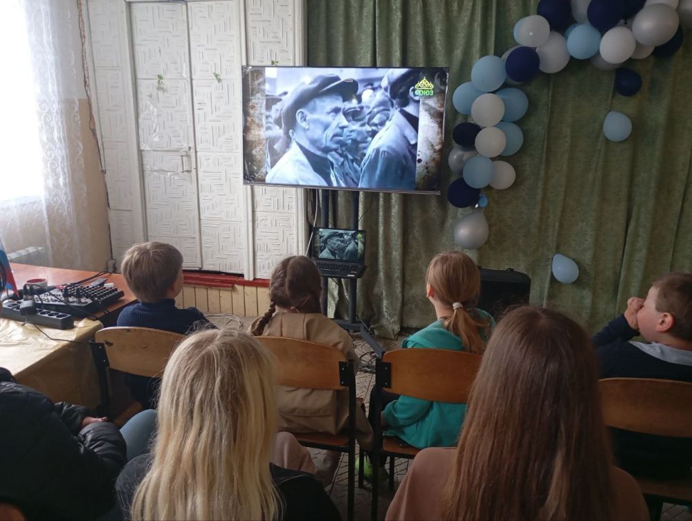 В преддверии празднования 80-летия Победы в Великой Отечественной войне, и в рамках Международного фестиваля Правильного кино, организатором которого выступил Музей Победы, заведующий Ульяновским СК организовала показ...