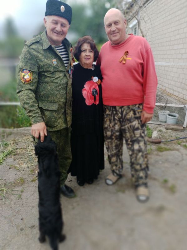 Зинаида Наден: В рамках реализации патриотической акции "Единой России" " Георгиевская лента" активист партийного проекта "Российское село" Людмила Руснак совместно с участниками боевых действий и членами партии раздали...