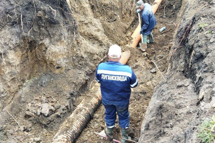 В Красном Луче отремонтировали канализационный коллектор