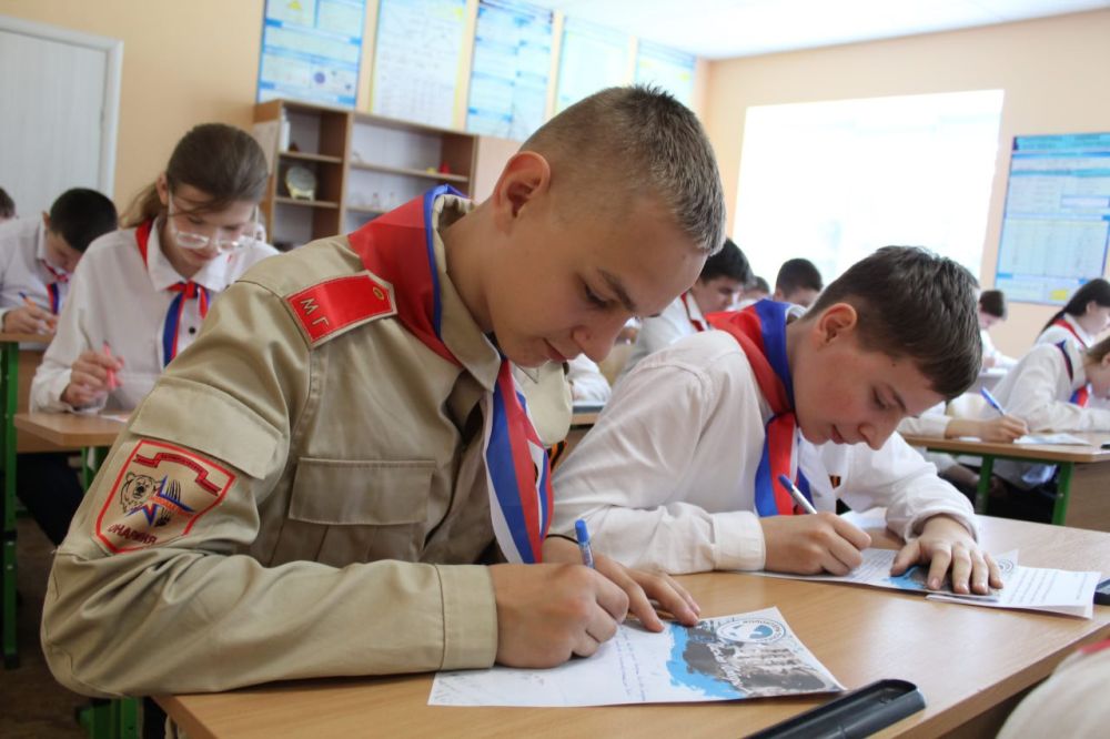 Виктория Кайдалова: Новопсковская молодежь чтит память героев!