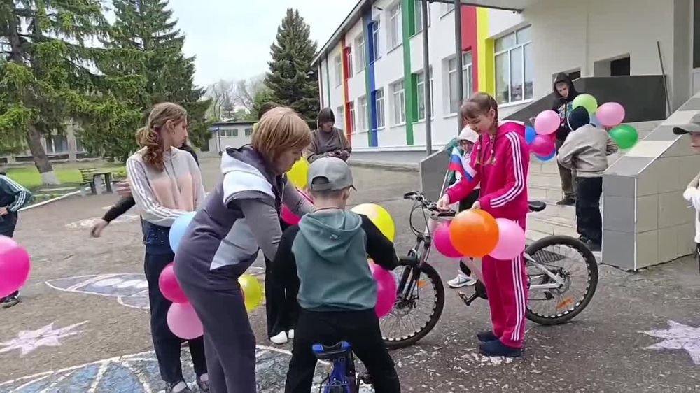 Учащиеся и педагоги ГБОУ ЛНР "Курячевская ООШ" приняли участие в торжественном велопробеге "Дороги Памяти", посвященном 80-летию Победы!