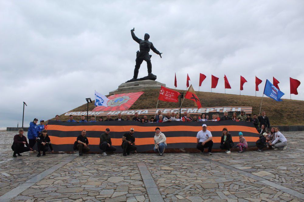 "Спасибо деду за Победу!". Сегодня в рамках празднования 80-летия Великой Победы председатель ТИК Славяносербского района Юлия Гречишкина и член ТИК Ирина Ширкова приняли участие в патриотическом автопробеге «Спасибо деду за...
