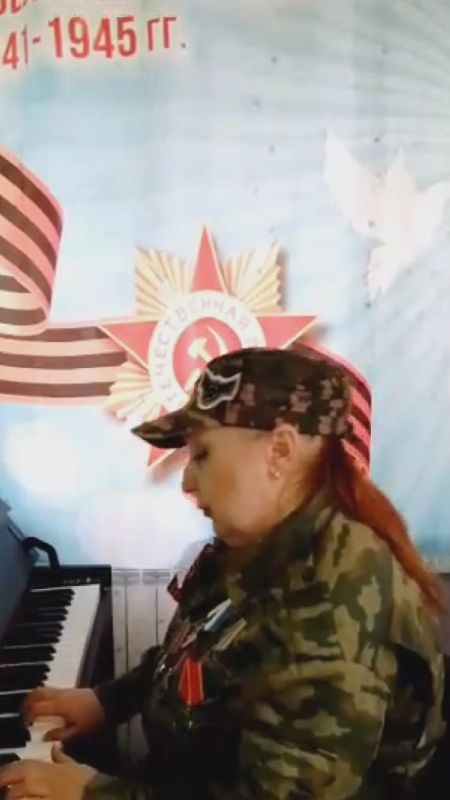 Сагайдак Людмила медицинская сестра дневного неврологического стационара "Луганская городская поликлиника № 11" поздравляет всех с праздником С Днем Победы!