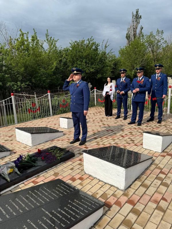 Поклонимся великим тем годам!