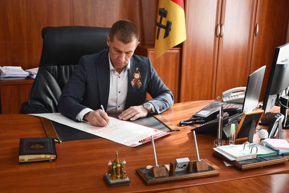 Сергей Колягин: Вместе с командиром поискового отряда «Д.О.Л.Г.» Иваном Тимофеевым и матерью погибшего участника специальной военной операции Ириной Скринник присоединились к написанию посланий потомкам к столетию Победы в...