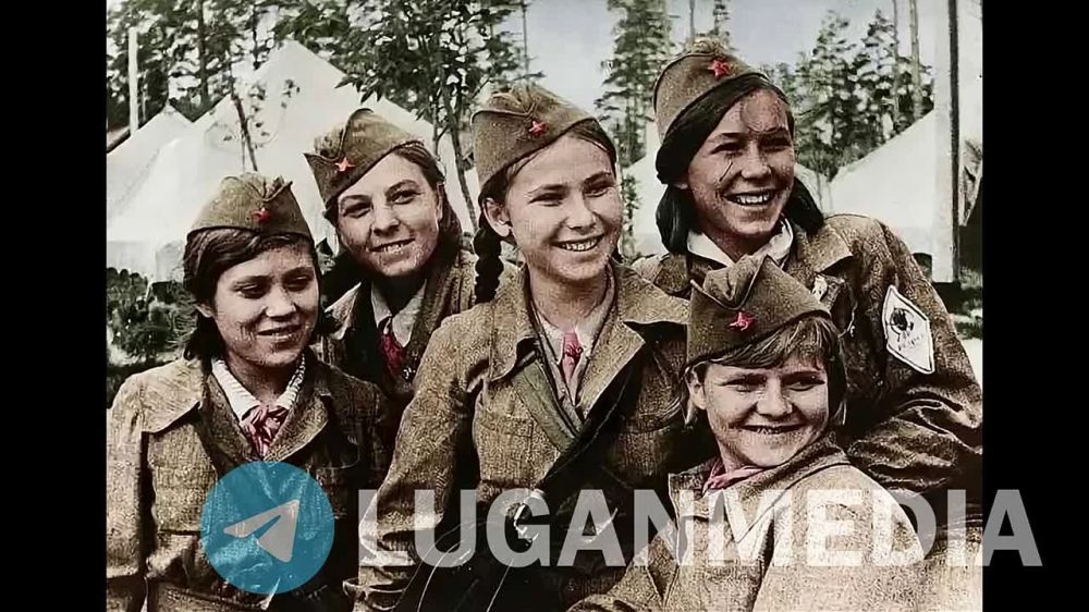 Жительница Ставропольского края Евгения Курилова приехала в гости в Кировск к своей тете и посетив праздничный концерт, посвященный Дню Победы в Центре внешкольной работы "Синяя птица", решила поздравить всех защитников с...